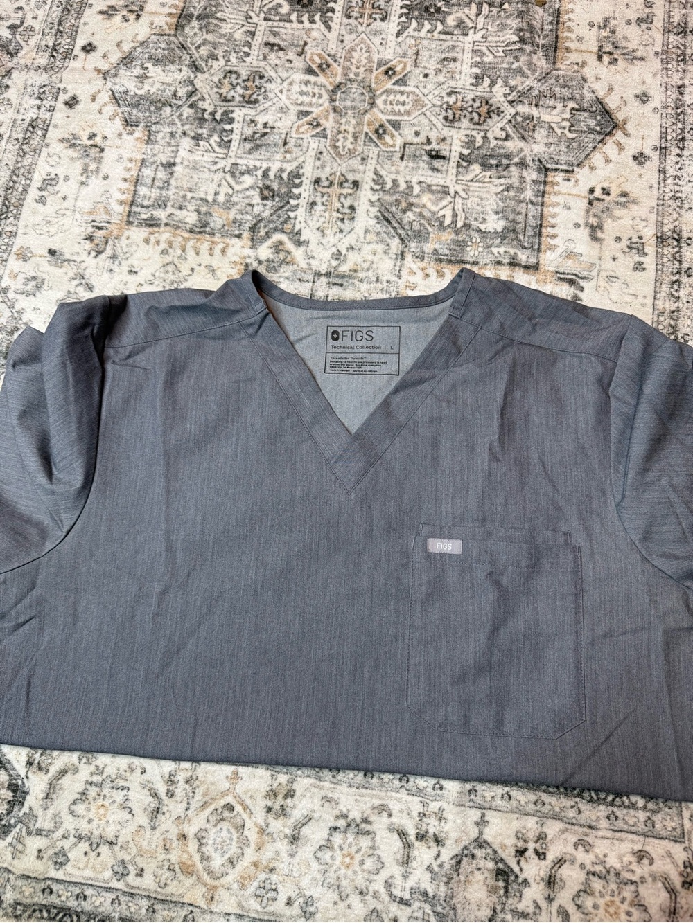 FIGS Men's Chisec Three-Pocket Scrub Top in Graphite